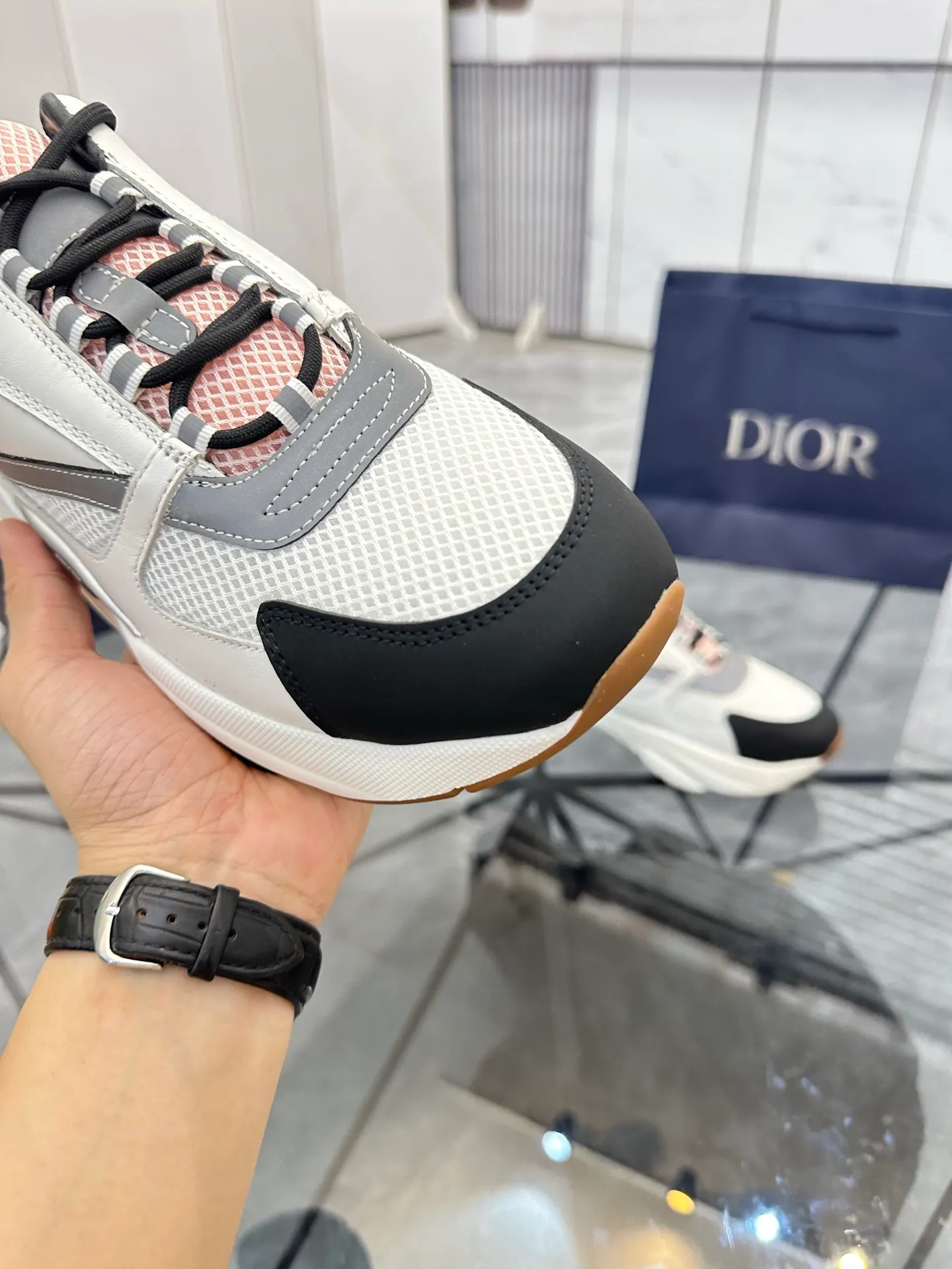 Men's shoes: 💰P460¥ Ready in Guangzhou, fully packaged Product trademark: Dior* "Dior*" low-top casual shoes Regular size: 38-46 (can be customized to 47) B22 Product materials: imported cowhide leather upper spliced ​​with original fabric, breathable lining, original outsole. Number: 920